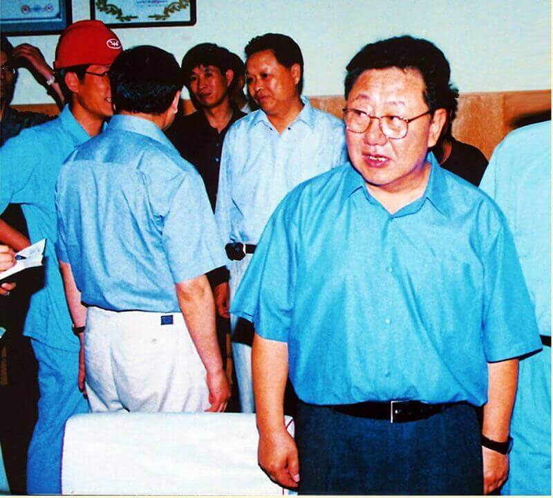 2002年6月6日，时任中共河南省委书记陈奎元（右一）到CC国际调研。