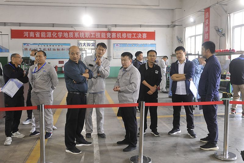 河南省能源化学地质系统职工职业技术较量机建钳工决赛在濮阳园区成功进行 ——濮阳园区包揽幼我前四名，获集体第一名
